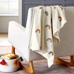 Plush Ribbed Blanket - Cloud Island™ Rainbows