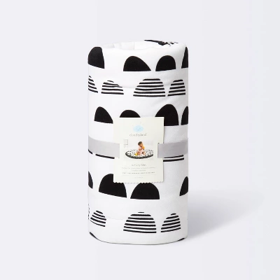 Round Activity Playmat Scallop - Cloud Island™ Black/White 6 Round Activity Playmat Scallop - Cloud Island™ Black/White - Image 4