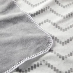Plush Baby Blanket - Chevron - Gray - Cloud Island™ -My baby GUEST dabb433f 165d 449d 9ee0 e2fe445838df